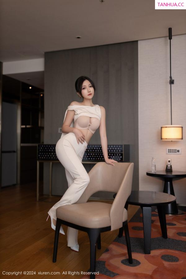 鱼子酱fish  [XiuRen]高清写真图 2024.11.15 No.9457 鱼子酱Fish 丝袜美腿第22张图片